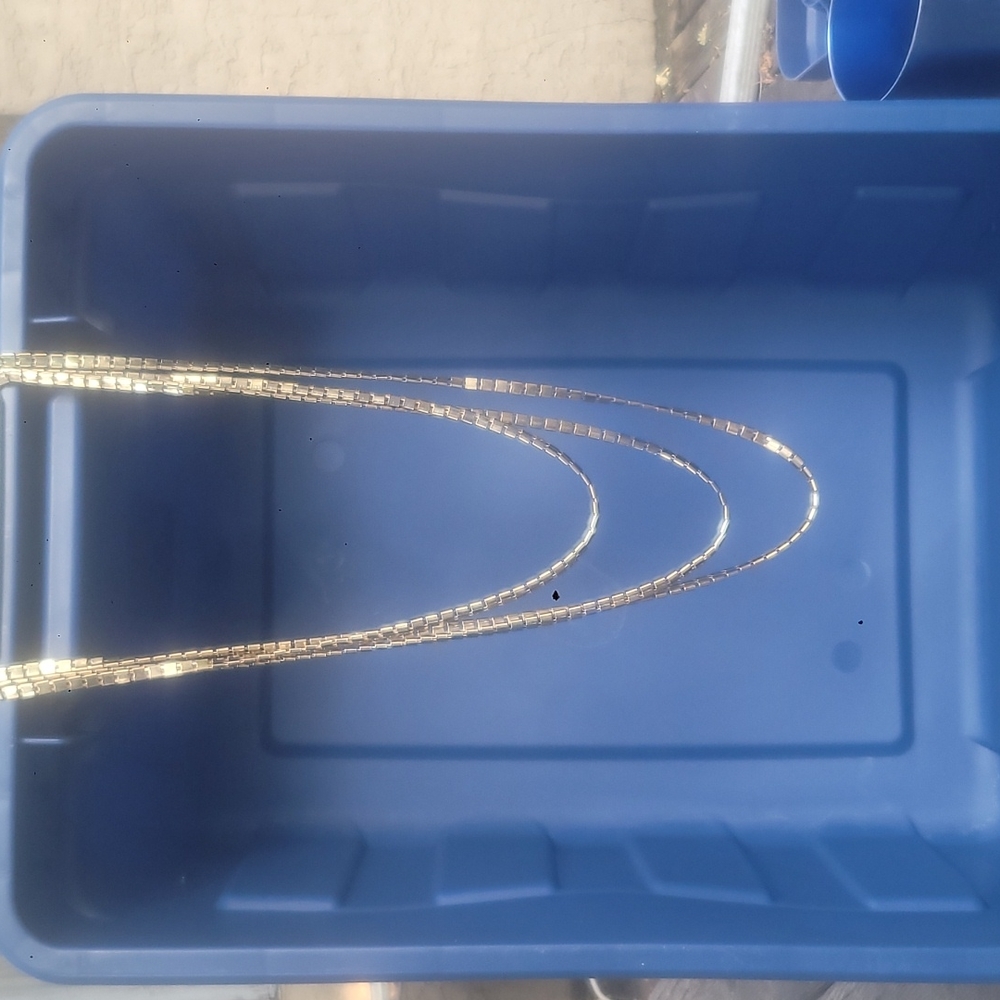 Jennifer Lopez tri strand necklace